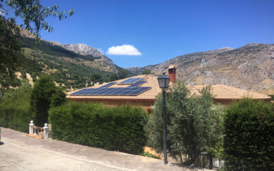 El autoconsumo con energías renovables reduce hasta un 40% la factura de la luz