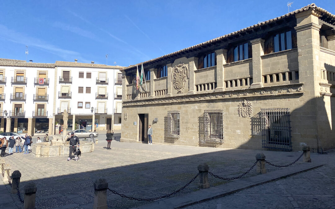 La Junta aborda con el Ayuntamiento de Baeza la normativa vigente sobre viviendas de uso turístico