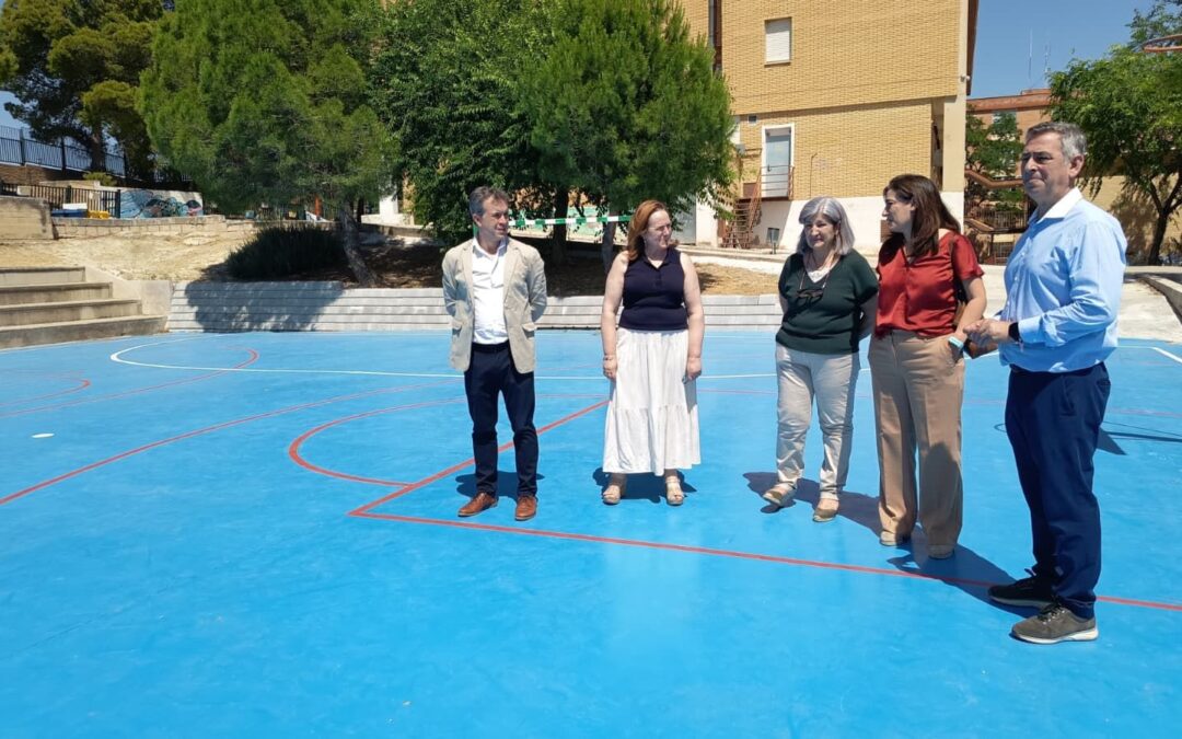 Renuevan la pista deportiva del colegio San José de Calasanz que brinda un equipamiento deportivo renovado al centro