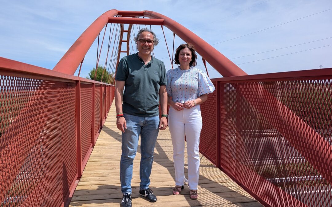 La Diputación renueva una de las pasarelas de la Vía Verde del Aceite en Torredelcampo