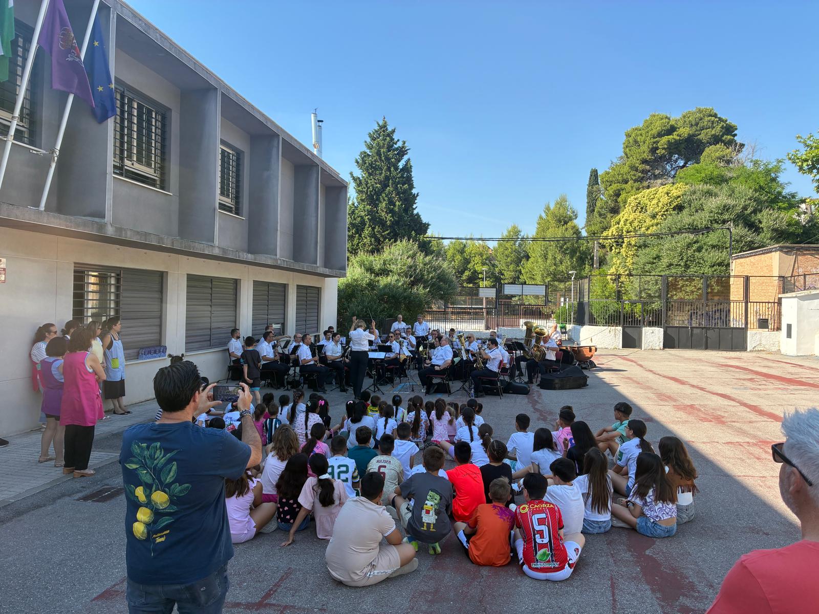 2026.06.01 Foto 1 BBMJ en el colegio Santo Domingo