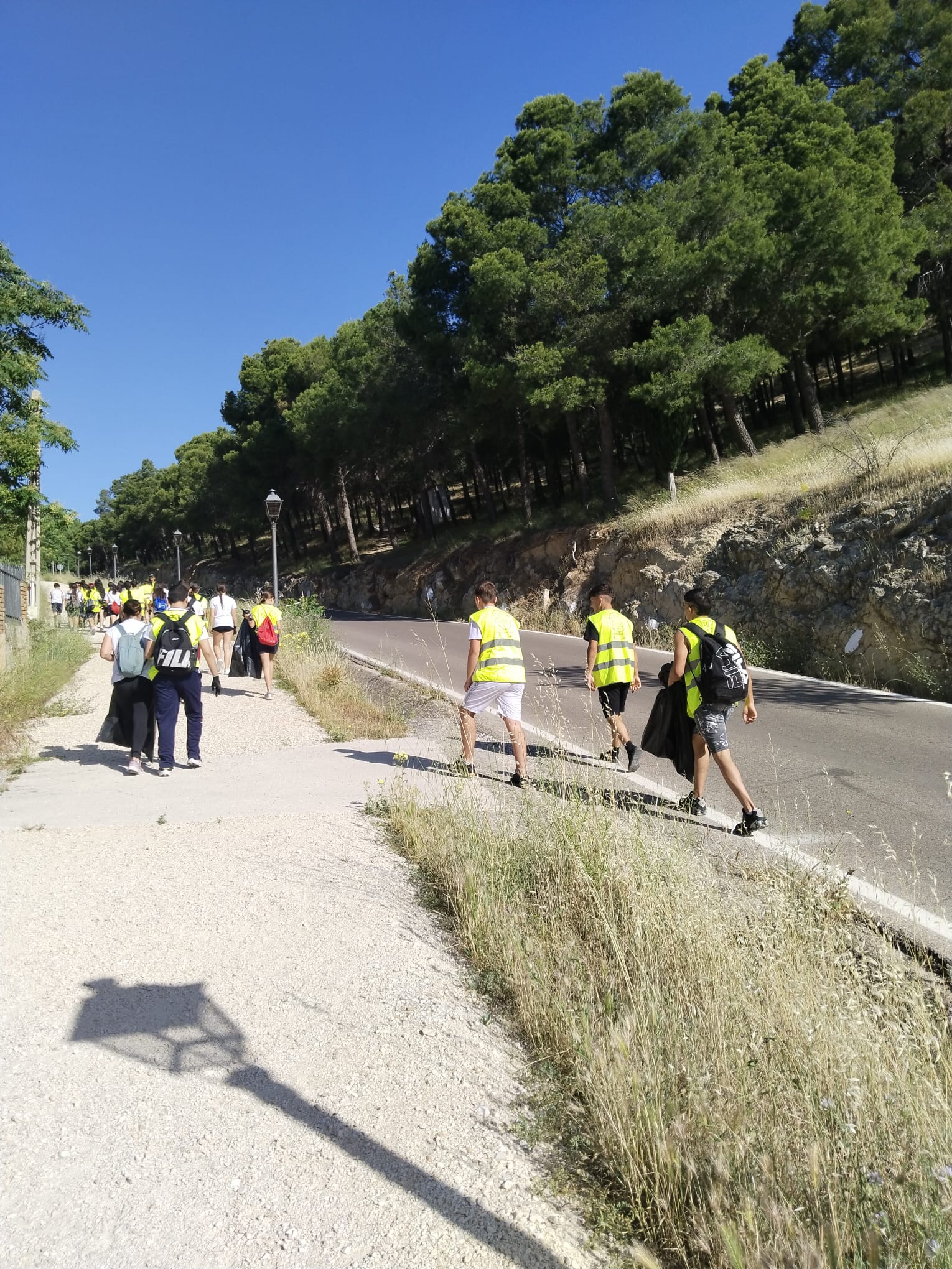 2026.06.01 Foto 1 plogging con alumno de Andres de Vandelvira