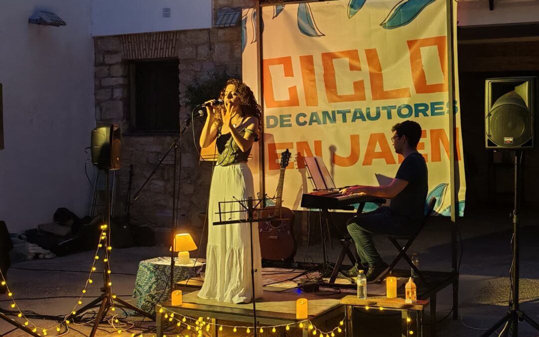 Teresa Mood presenta su nuevo álbum en el Palacio del Condestable Iranzo en una noche única dentro del IV Ciclo de Cantautores