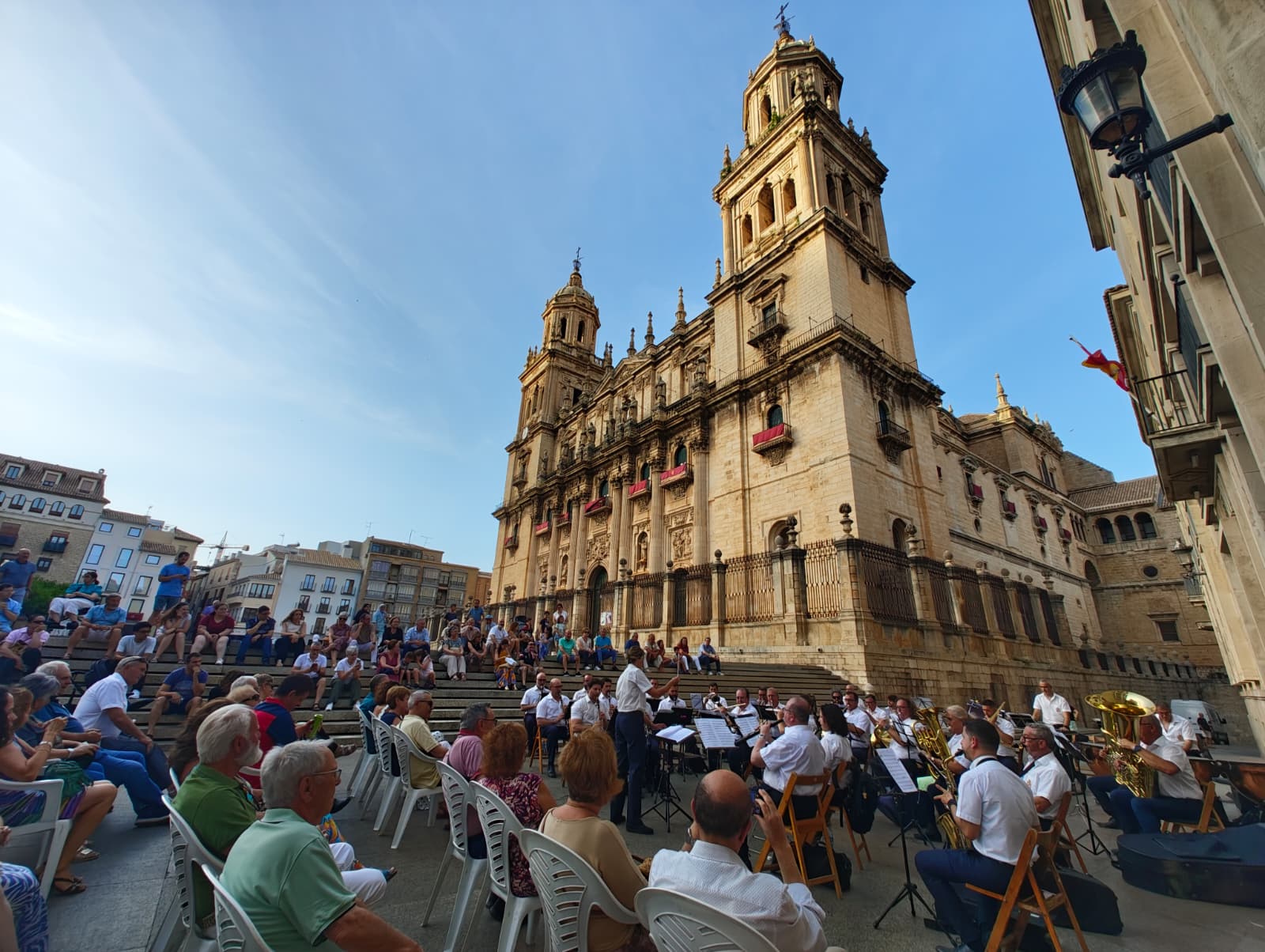 2026.06.12 Foto 3 La BMMJ en la plaza de Santa María