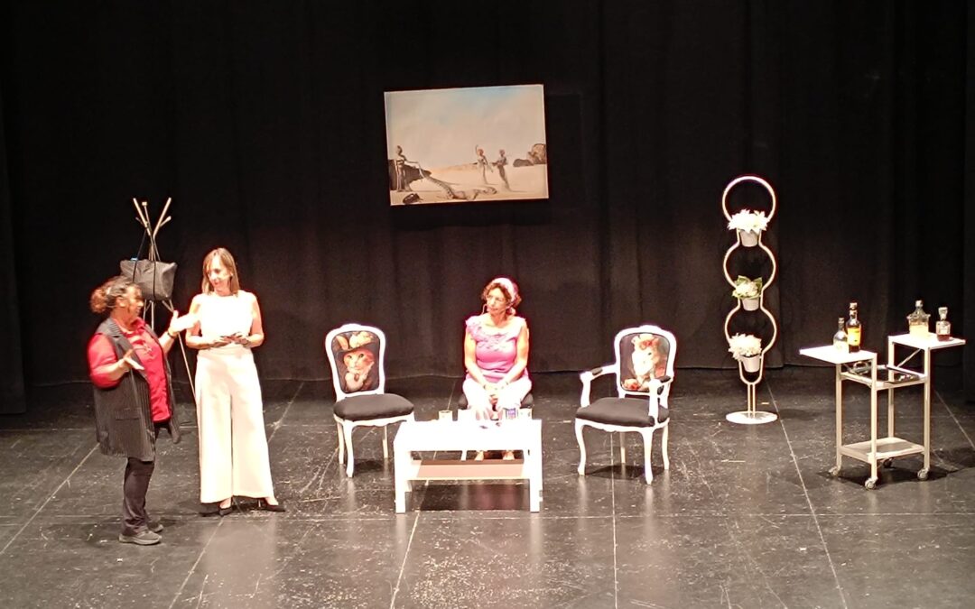 El Teatro Darymelia de Jaén se llena con «Lastres», una comedia «tan emotiva como envenenada» de Jorge Roelas