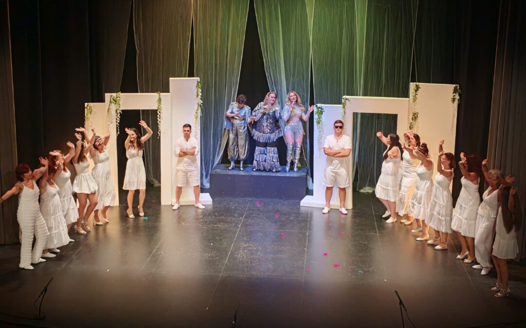 Los alumnos de Small Clowns ponen el broche de oro al curso con ¡Mamma Mia! en el Teatro Darymelia