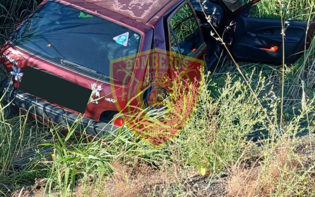 Una mujer fallece y otra resulta herida en una colisión entre dos vehículos en la A-311 a la altura de Lahiguera