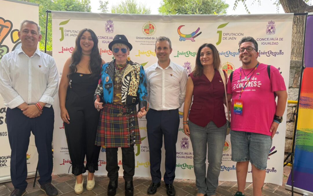Paco Clavel da el pregón del Orgullo 2026 en Jaén bajo el lema «Unidos por la diversidad. Orgullo que echa raíces»