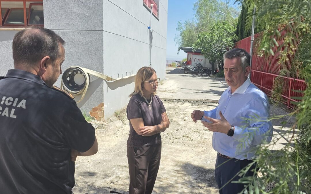 Trabajos de reparación y mejora en el parque de Bomberos de la ciudad