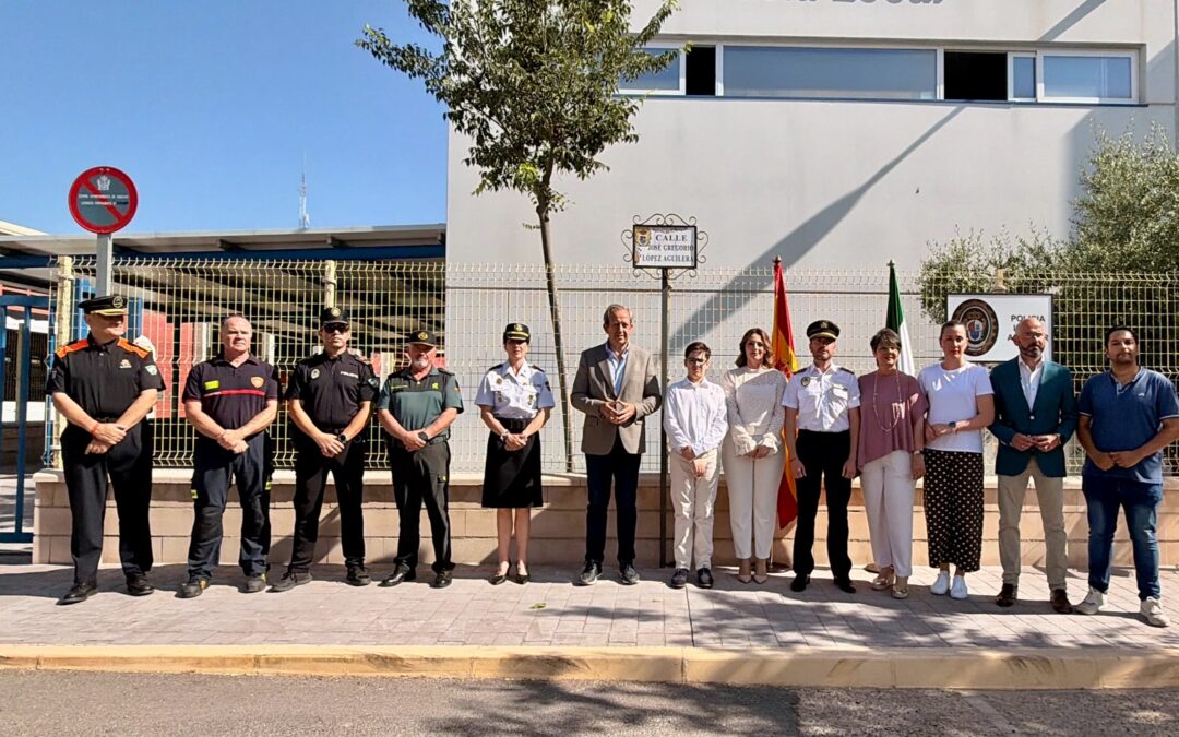Andújar da el nombre de José Gregorio López Aguilera a la calle de la Jefatura de la Policía Local en un emotivo homenaje al agente fallecido