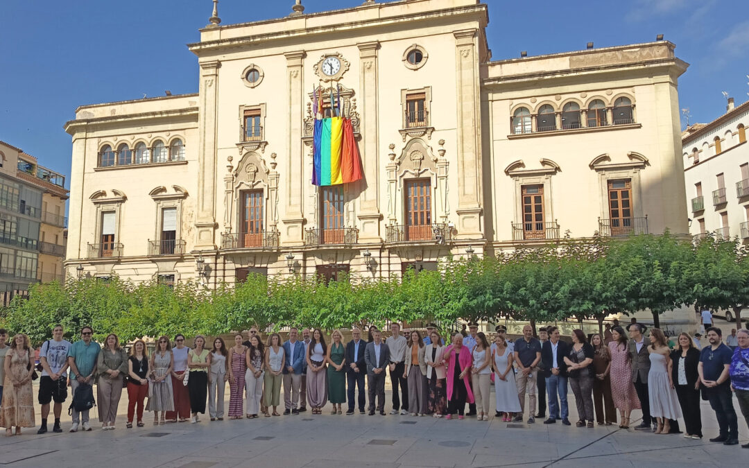 Jaén conmemora el Día Internacional del Orgullo LGTBI+ con un acto institucional presidido por el alcalde