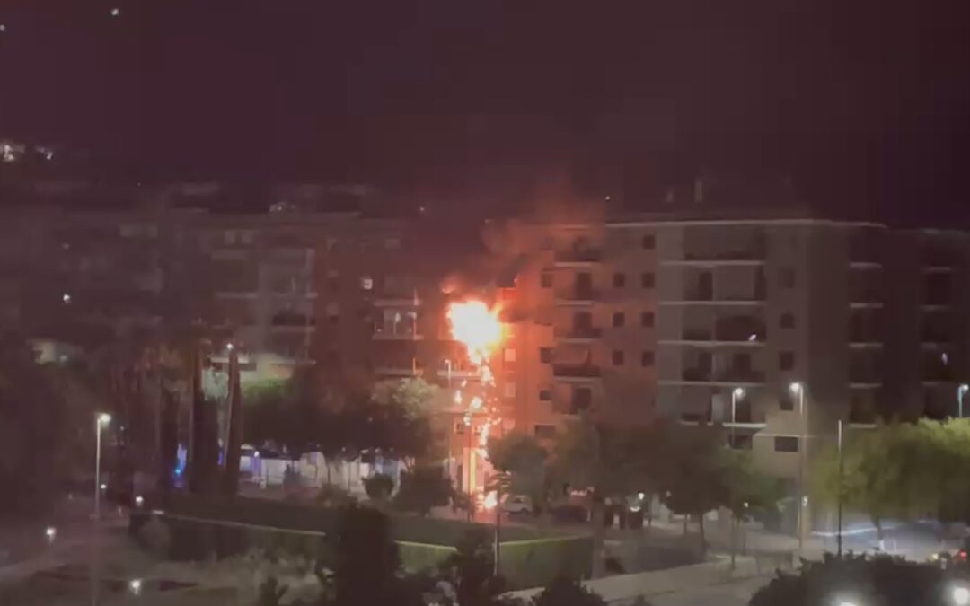 Un incendio sobresalta a los vecinos del Bulevar a medianoche