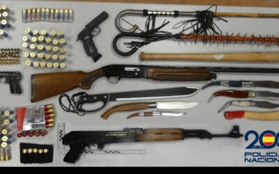 Tres detenidos en Andújar por tenencia de un AK-47 y otras armas en una operación policial contra dos clanes