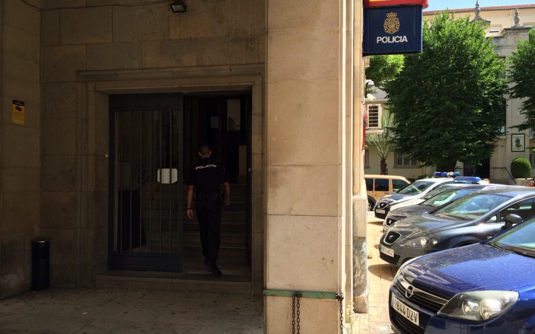 La Policía Nacional detiene a una profesora de un instituto de Jaén por presunta agresión sexual a un alumno menor de edad
