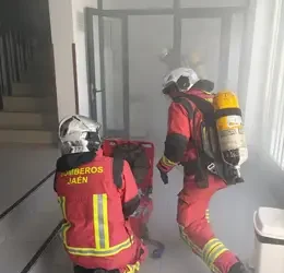 Los bomberos participan en dos simulacros de incendio en infraestructuras estratégicas de la ciudad