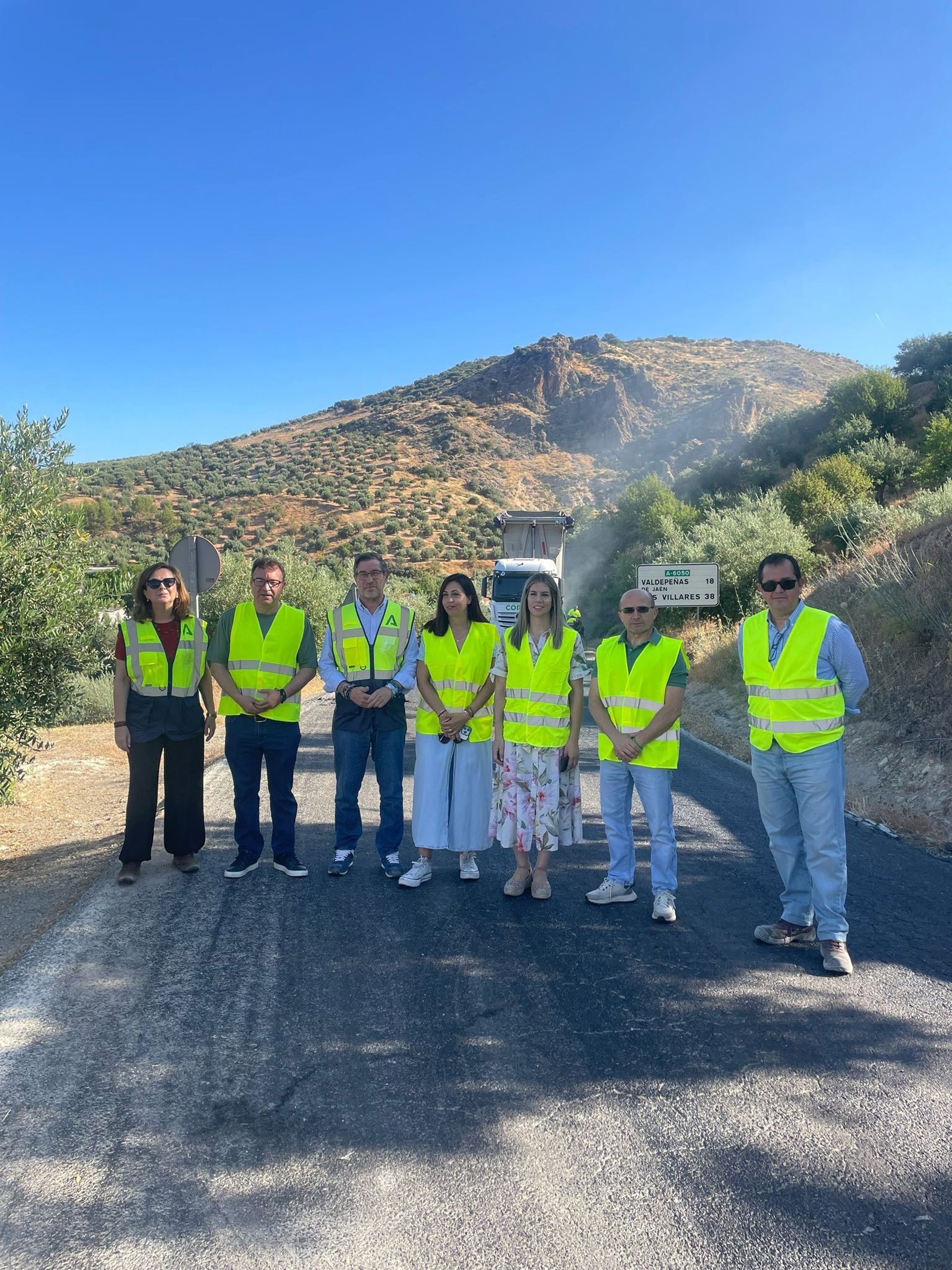 Jaén.- Reabre al tráfico la carretera A-6050 a su paso por Castillo de Locubín tras obras de rehabilitación del firme