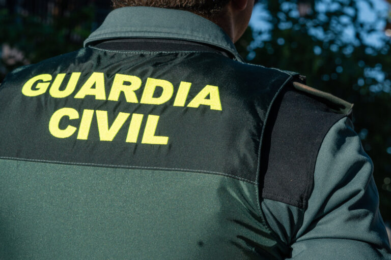 La Guardia Civil detiene a un vecino de Andújar e investiga a otro por robar en una vivienda rural