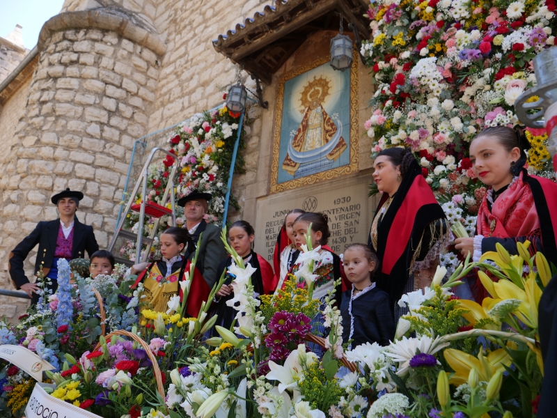 FOTOGALERÍA  | Jaén celebra el día de la Virgen de la Capilla con misa votiva, ofrenda floral y música en San Ildefonso