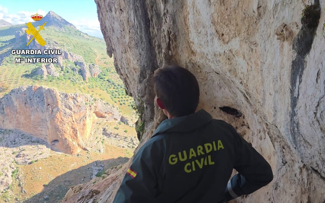 La Guardia Civil investiga la apertura de una vía de escalada en un abrigo con arte rupestre en Los Villares