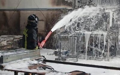 Un incendio en una nave industrial de Lopera obliga a movilizar a los Bomberos de Andújar