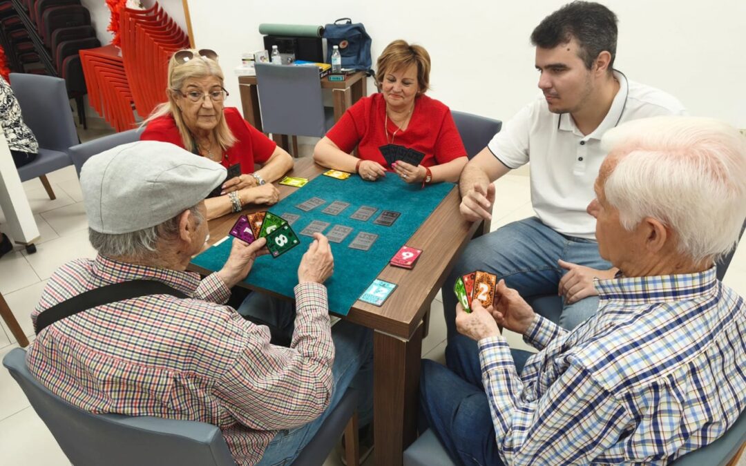 La UJA acerca la ciencia a las personas mayores a través del juego y la tecnología social