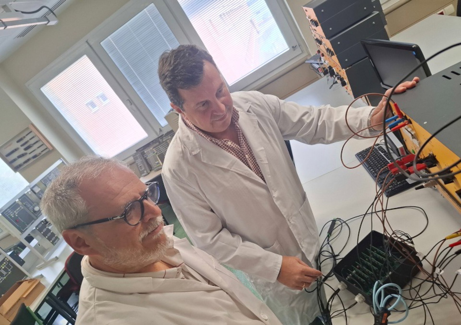 Jaén.- Desarrollan un dispositivo de bajo coste para detectar fallos en la red eléctrica en tiempo real