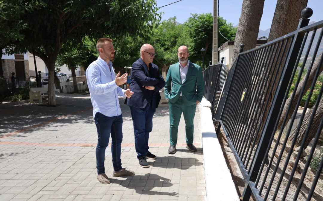 Fernández valora el fondo estatal de más de 7,2 millones en Bedmar y Garcíez en infraestructuras y sector agrario