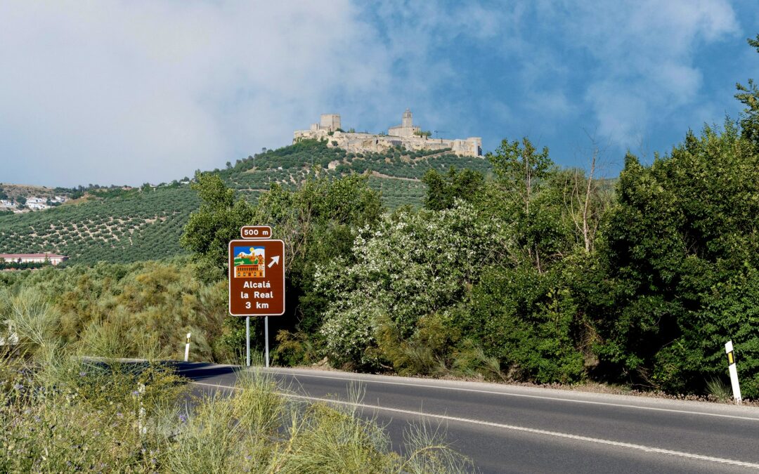 Alcalá la Real instala 26 señales SISTHO en autovías y carreteras de Andalucía para captar turistas en un radio de 40 kilómetros