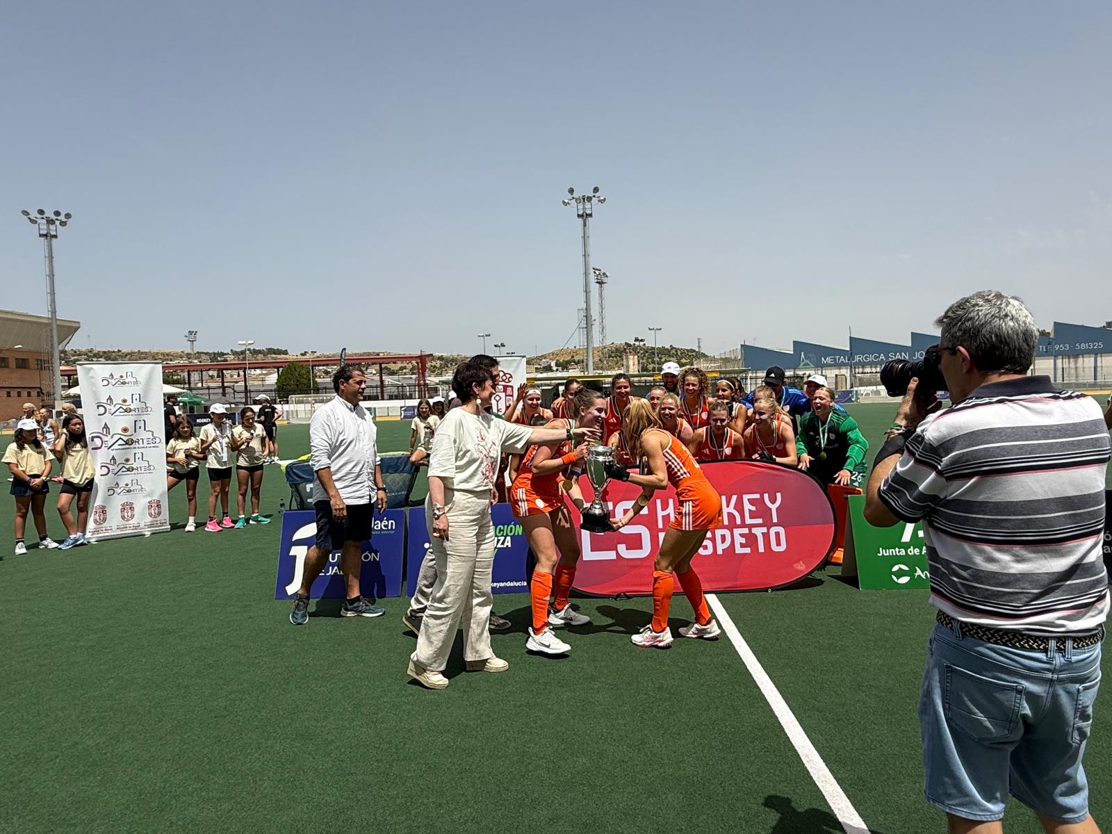 20260717 Entrega premios final femenina Andalucía Summ er Cup – Campeon Holanda
