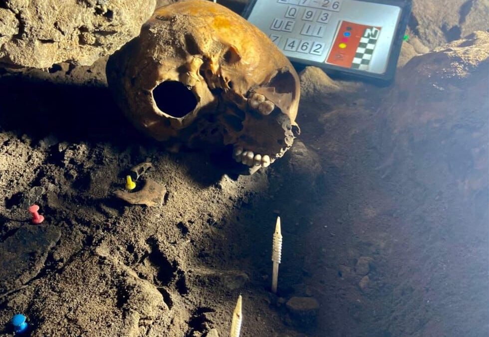 La Cueva del Nacimiento del Río Cuadros de Bedmar desvela nuevos restos humanos de hace 5.000 años en su segunda campaña de excavaciones del verano