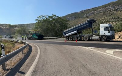 La Junta invierte 600.000 euros en renovar el firme de la A-320 entre Jimena y Torres, carretera de acceso al Parque Natural de Sierra Mágina