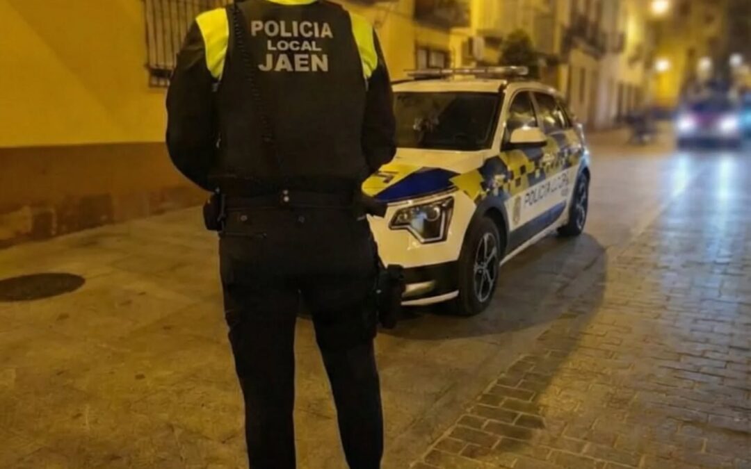 La Policía Local detiene a un hombre por presuntamente sustraer un teléfono móvil y una cartera del interior de un vehículo