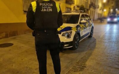 La Policía Local detiene a un hombre por presuntamente sustraer un teléfono móvil y una cartera del interior de un vehículo