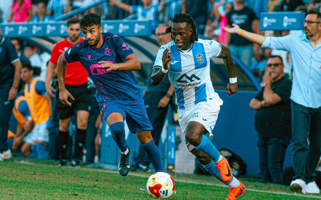 El Real Jaén hace oficial el fichaje de Moha Keita, extremo senegalés procedente del Atlético Baleares