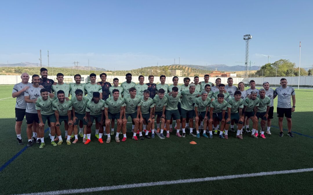 El Real Jaén arranca la pretemporada con 30 futbolistas y los diez fichajes ya sobre el césped