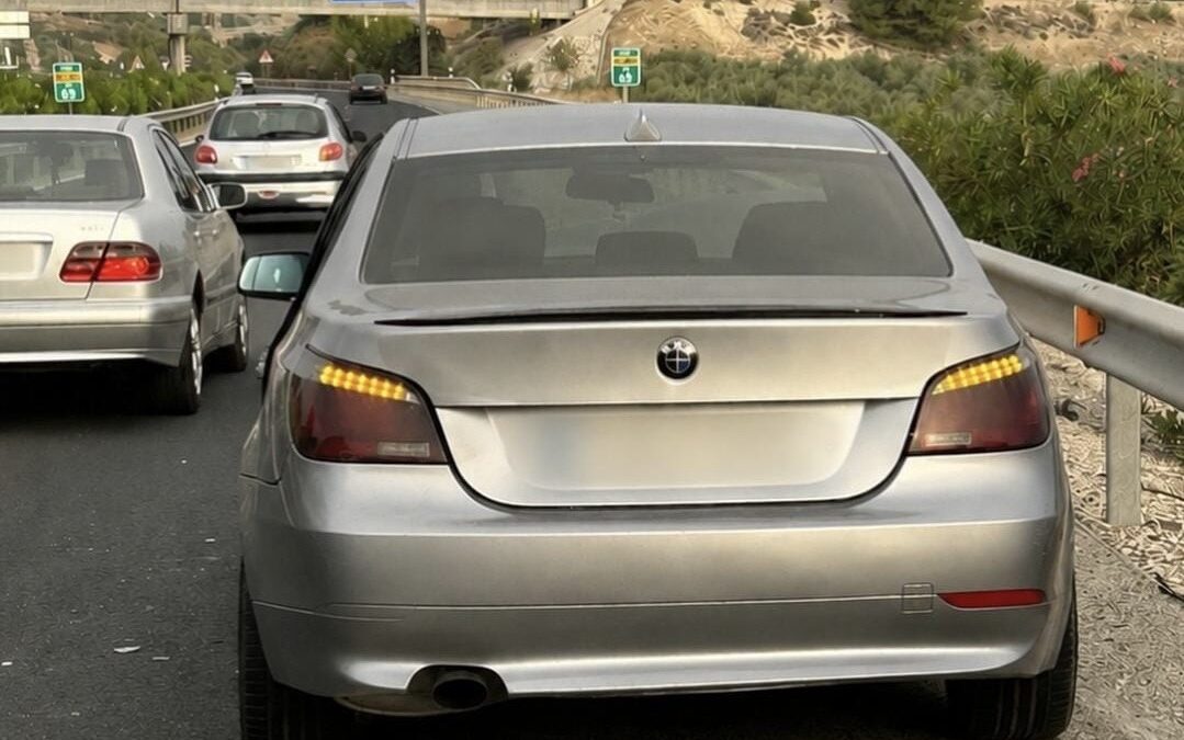 Huye tras un accidente en la A-316 en Torredonjimeno por no tener carnet de conducir