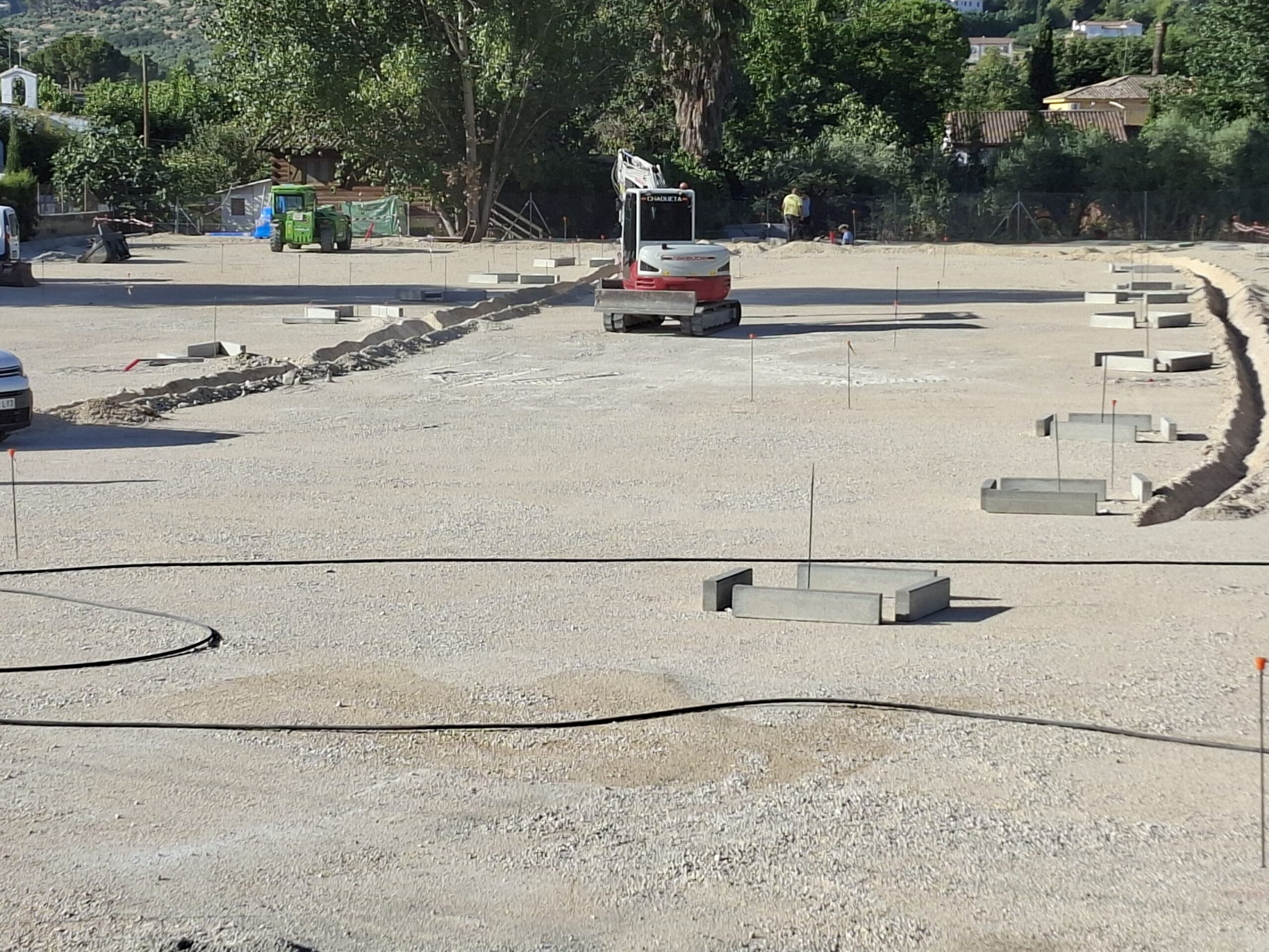 Alcorques para los árboles acordados entre Jaén Merece Más y el Psoe en el aparcamiento de Los Cañones de Jaén