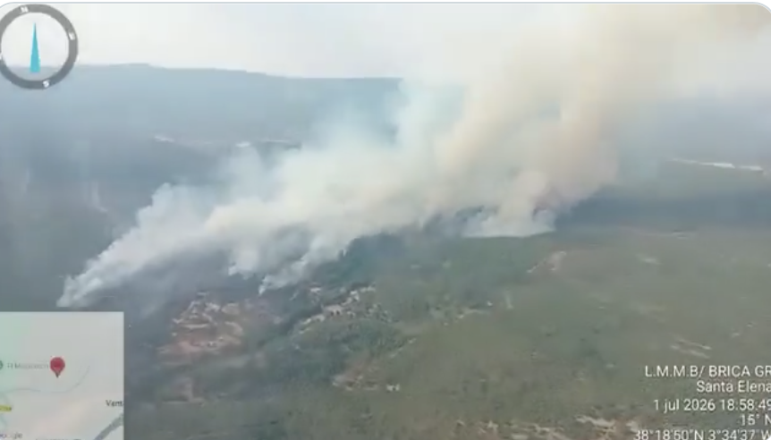 El incendio de Santa Elena escala a situación operativa 1 con 16 medios aéreos y 80 bomberos forestales