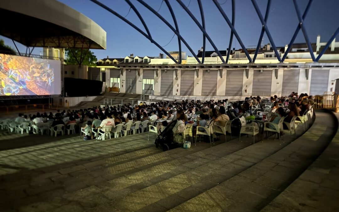 El Cine de Verano de Jaén completa su cartelera de agosto con estrenos, coloquio con Juanma Bajo Ulloa y música en directo