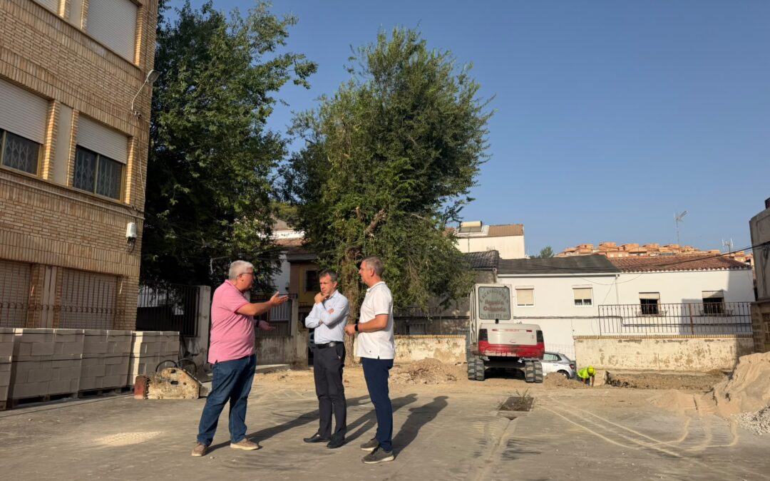 Jaén comienza las obras para habilitar 50 plazas de aparcamiento para residentes en el antiguo colegio Muñoz Garnica