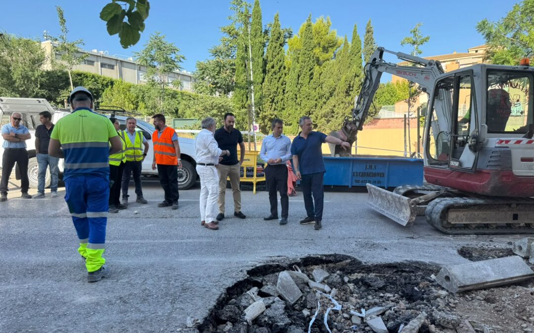 Comienzan las obras de emergencia del colector y firme de la Avenida de Arjona afectado por la última tormenta