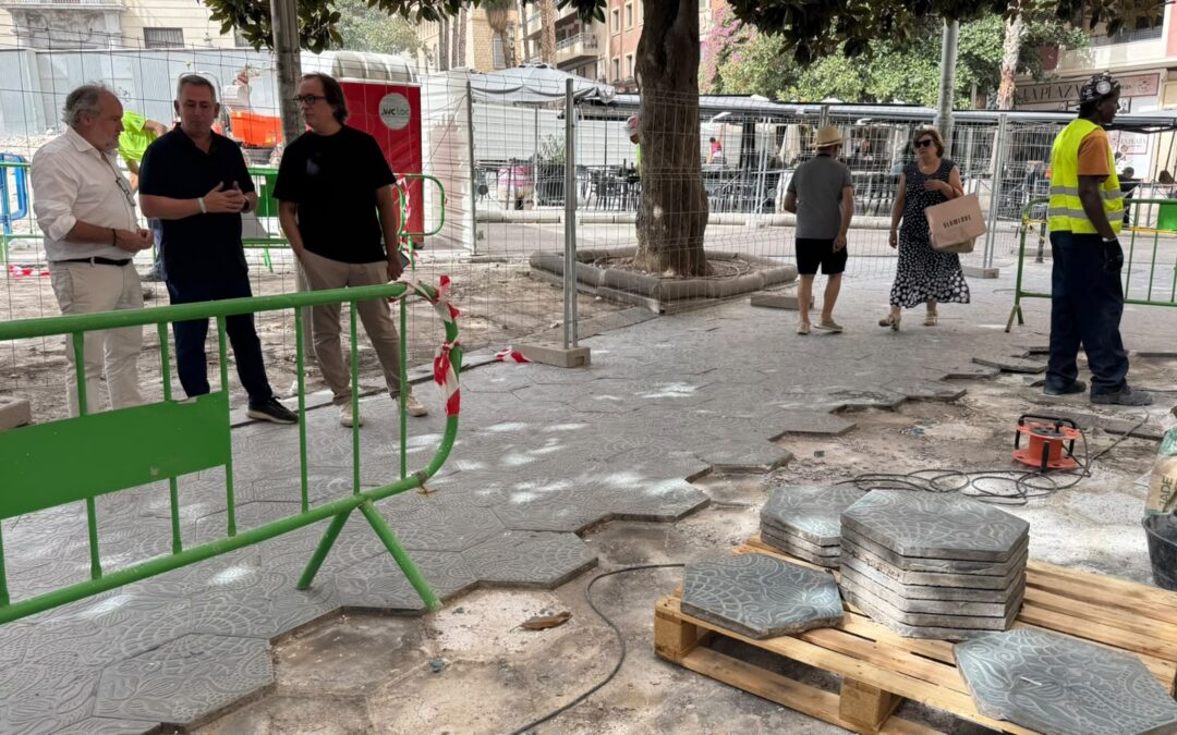 Recuperan las baldosas tipo Gaudí retiradas de la Plaza de la Constitución para reutilizarlas en otras calles  de Jaén