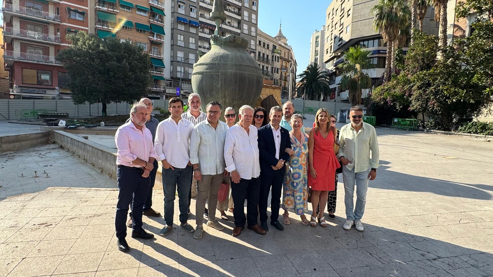 Foto visita obras Plaza Constitucion con comerciantes y Francisco Tito
