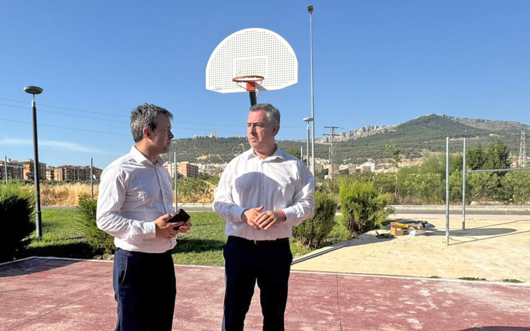 El Ayuntamiento instala un vallado de protección en la pista de baloncesto 3×3 del barrio del Bulevar