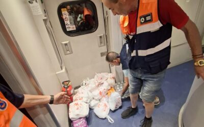 El Ayuntamiento envía bocadillos y bebidas a los viajeros de un tren averiado más de tres horas en Linares-Baeza