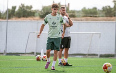 El Real Jaén renueva a Adri Fernández tres años y el extremo hará la pretemporada
