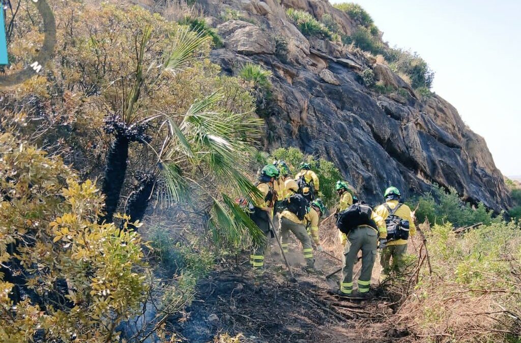 El incendio forestal de Los Gallardos en Almería queda estabilizado y se permite regresar a 1.000 desalojados
