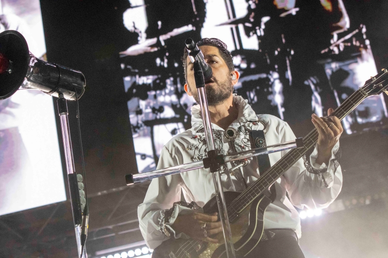 Mengíbar vive una noche histórica con el concierto de Siloé ante miles de personas