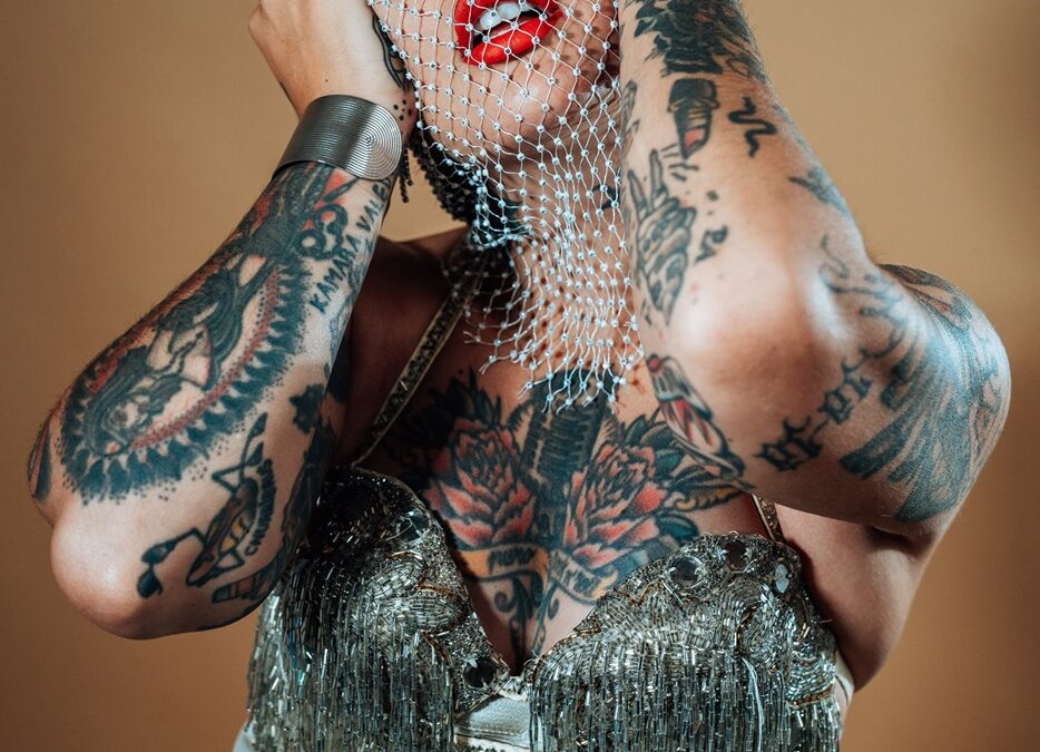 Vinila Von Bismark promete embrujar la Muralla del Teatro Infanta Leonor con su espectáculo «La Última Sultana»