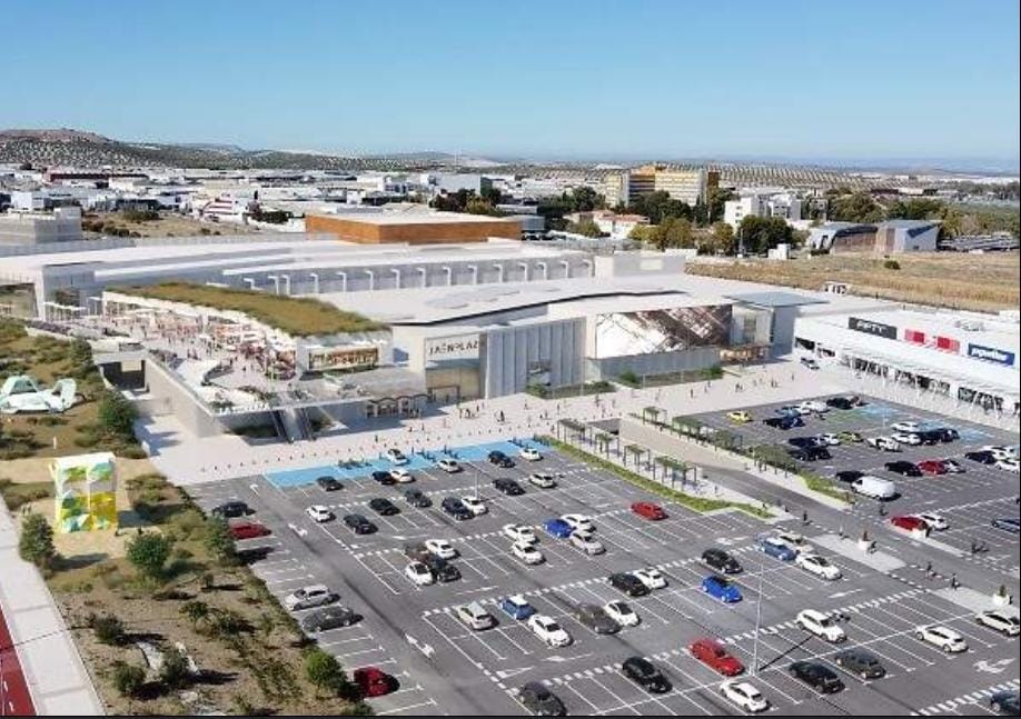 Atropello en el Jaén Plaza: una mujer de 34 años, trasladada al Neurotraumatológico